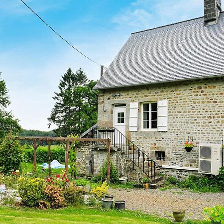 Awesome Home In Saint-Sever-Calvados With Kitchen Eksteriør bilde