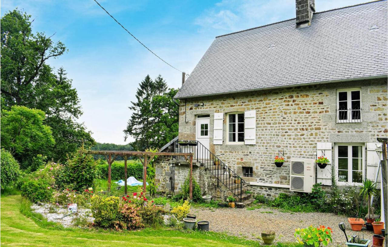 Awesome Home In Saint-Sever-Calvados With Kitchen Eksteriør bilde