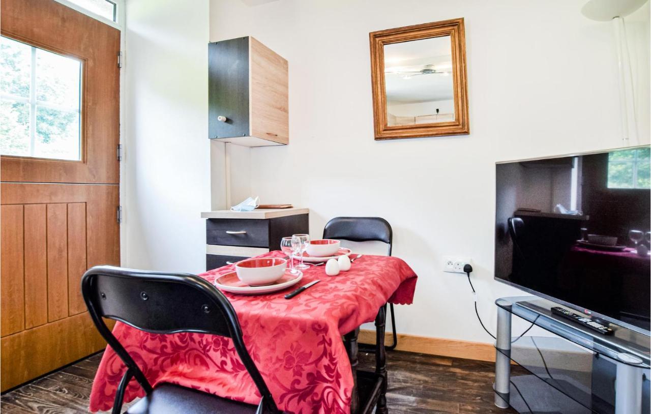 Awesome Home In Saint-Sever-Calvados With Kitchen Eksteriør bilde