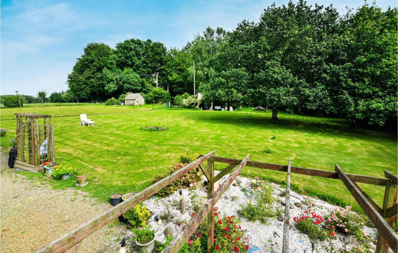 Awesome Home In Saint-Sever-Calvados With Kitchen Eksteriør bilde