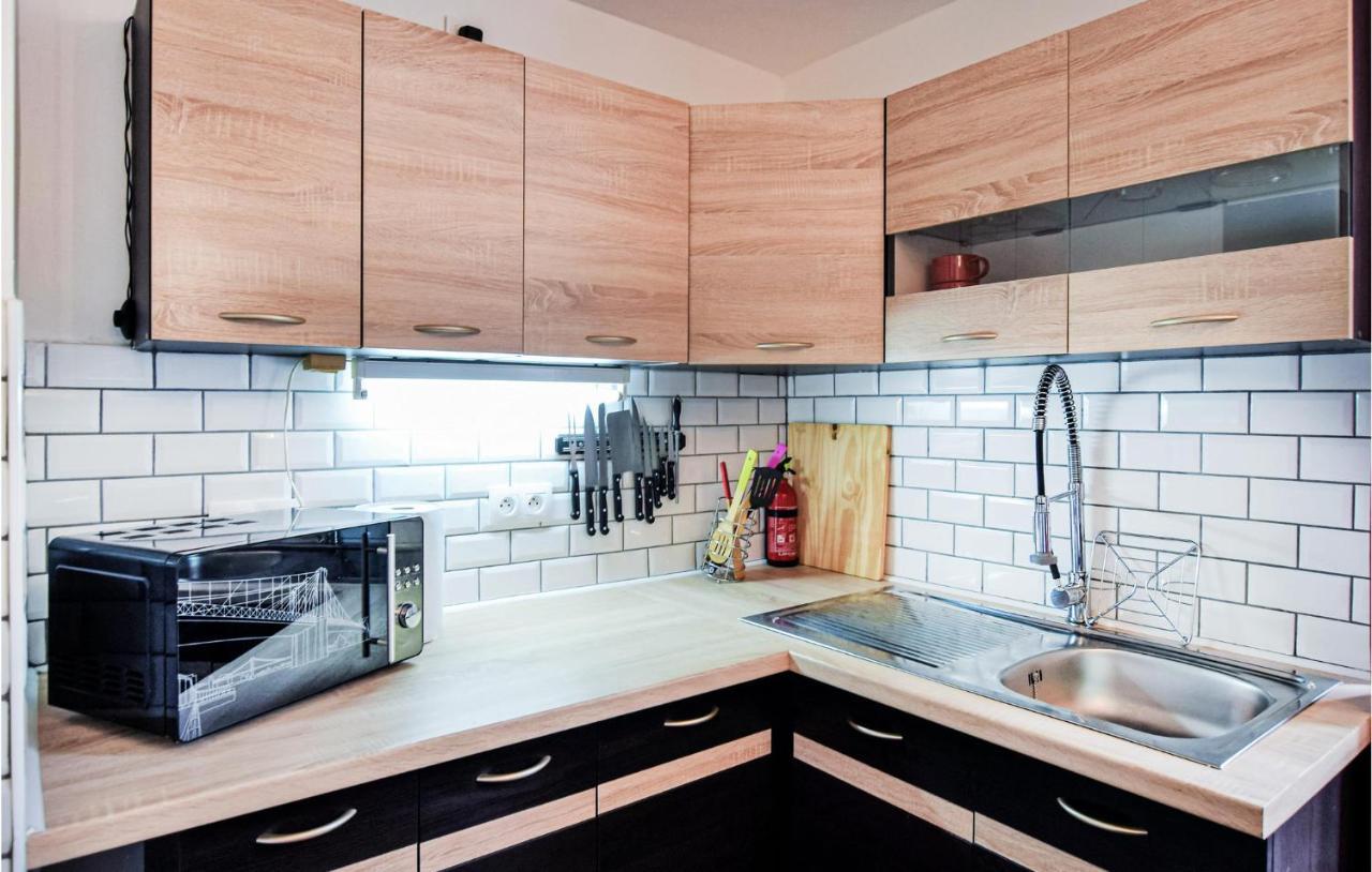 Awesome Home In Saint-Sever-Calvados With Kitchen Eksteriør bilde