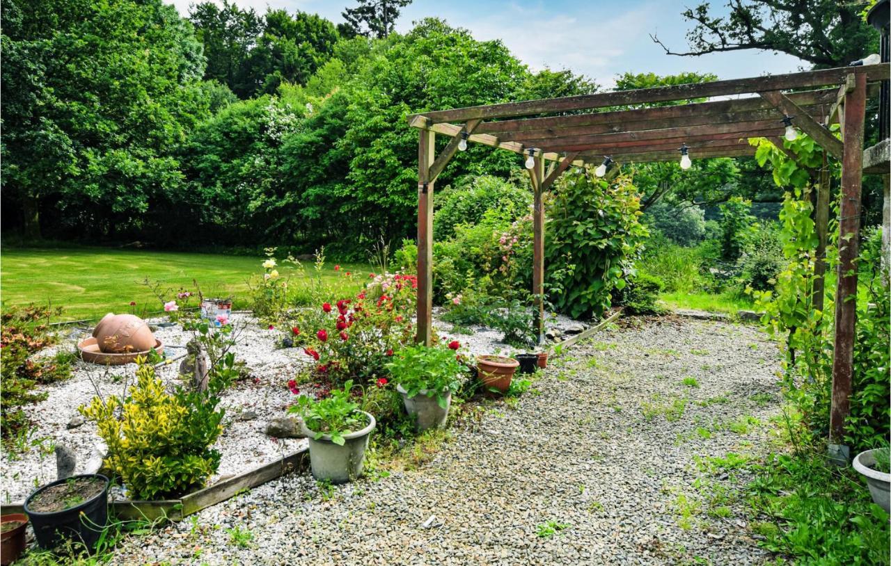 Awesome Home In Saint-Sever-Calvados With Kitchen Eksteriør bilde