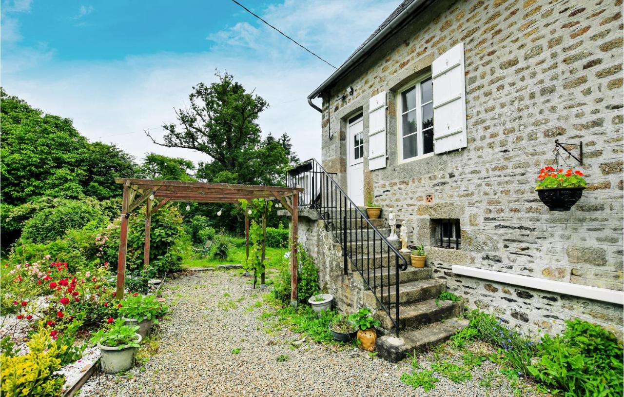 Awesome Home In Saint-Sever-Calvados With Kitchen Eksteriør bilde
