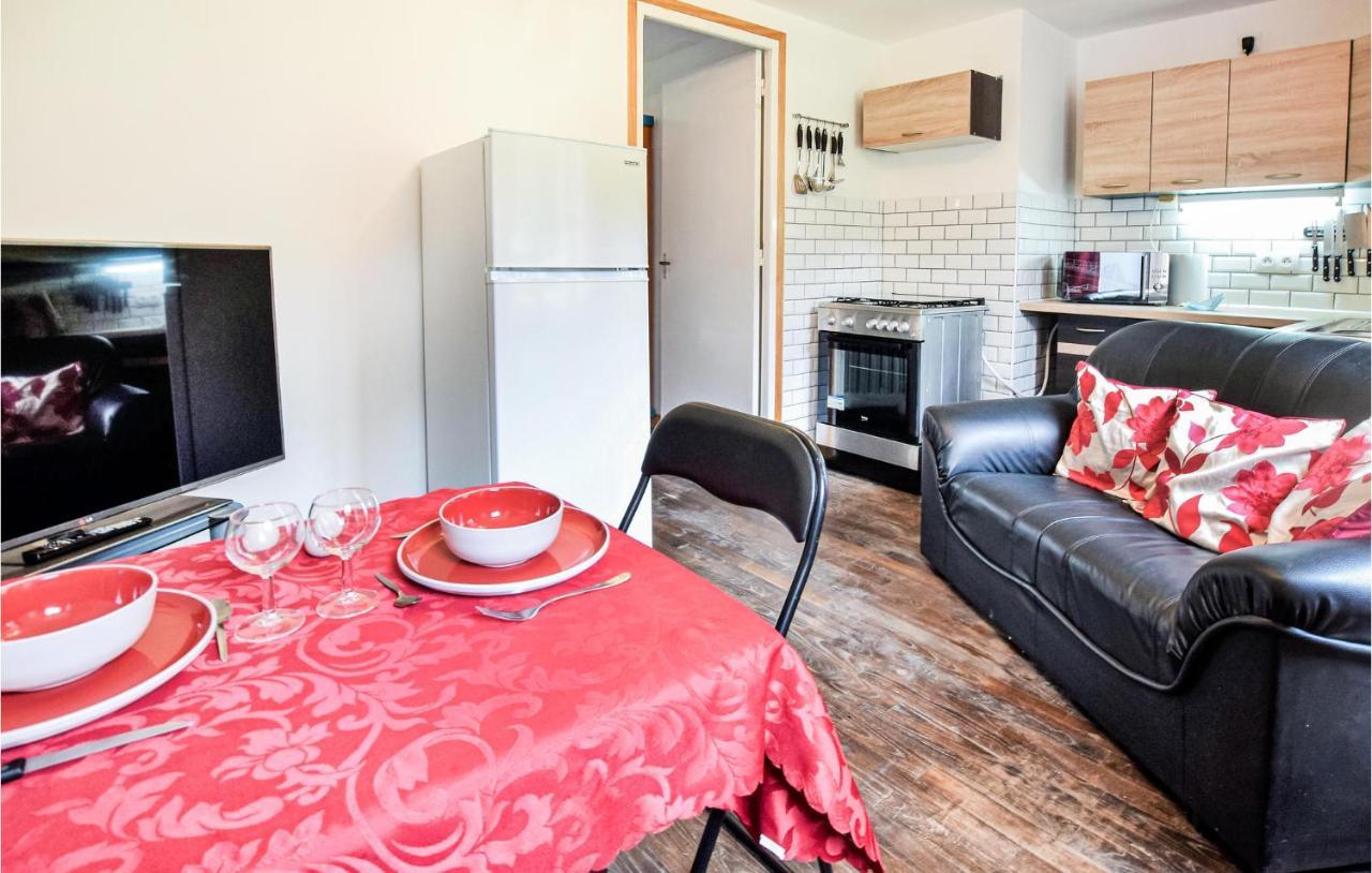 Awesome Home In Saint-Sever-Calvados With Kitchen Eksteriør bilde