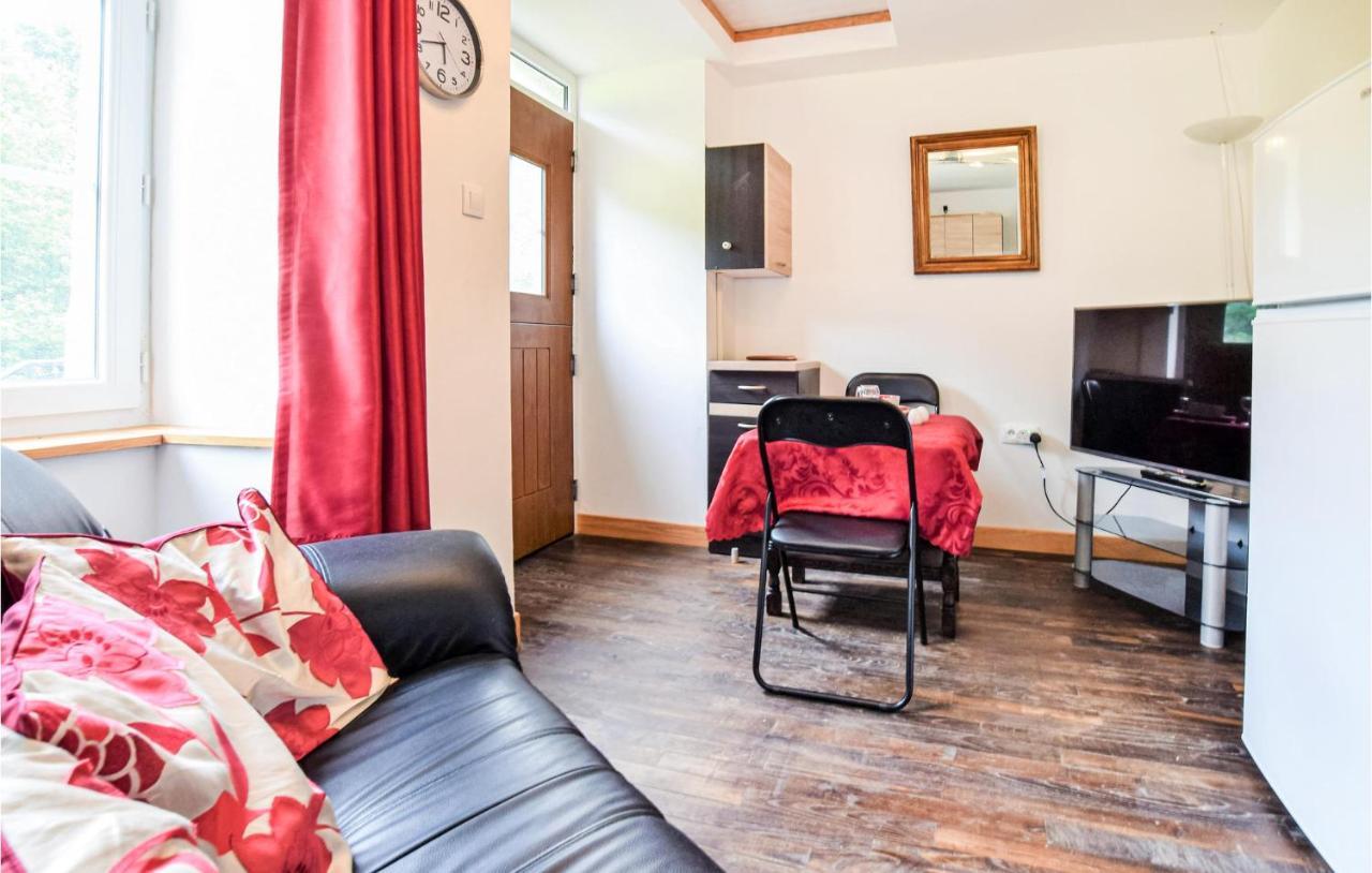 Awesome Home In Saint-Sever-Calvados With Kitchen Eksteriør bilde