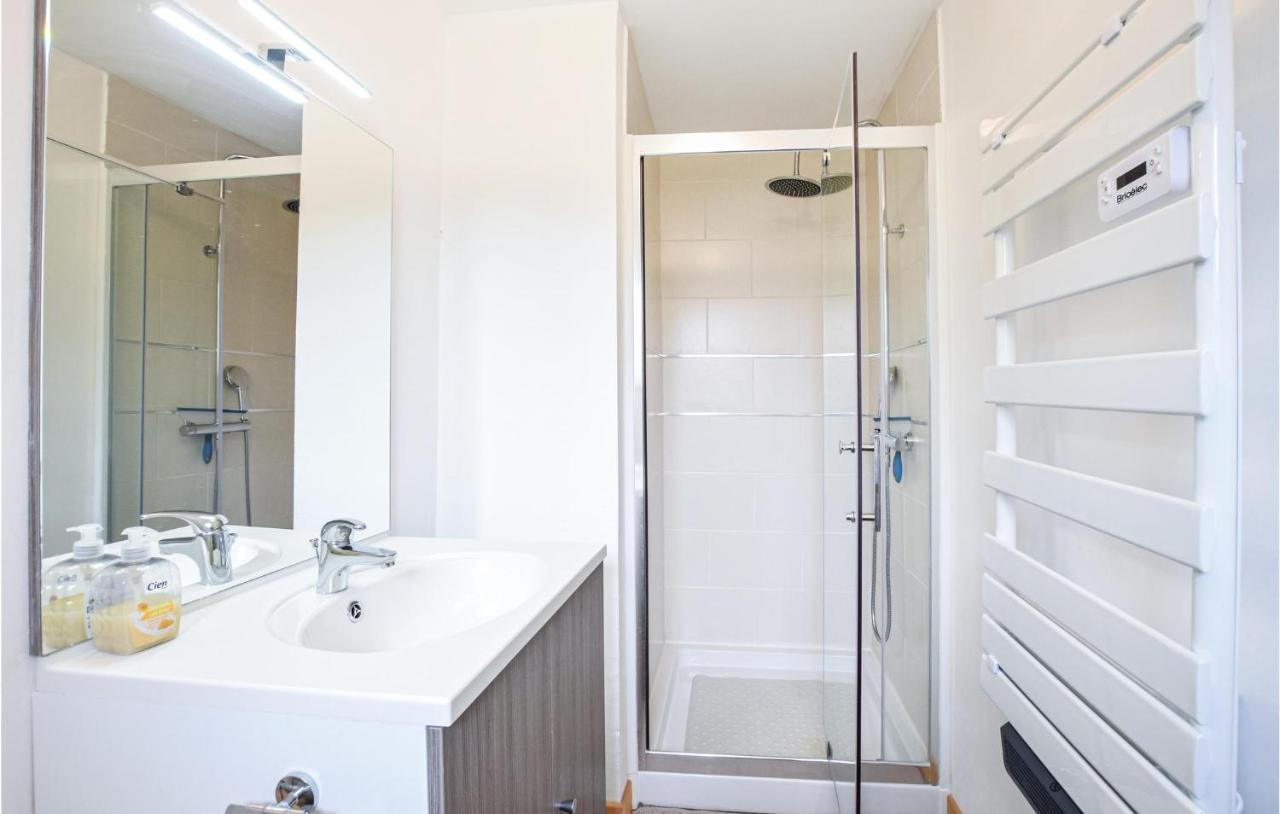 Awesome Home In Saint-Sever-Calvados With Kitchen Eksteriør bilde