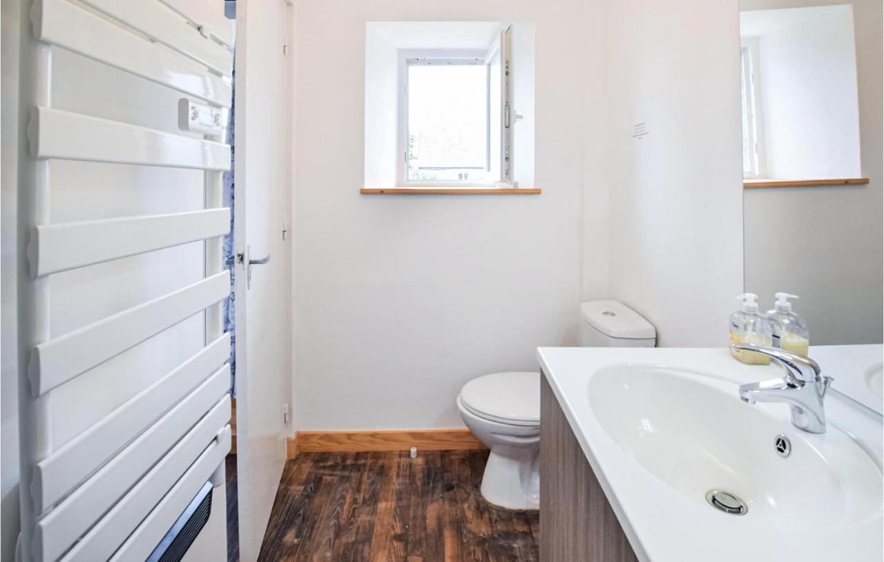 Awesome Home In Saint-Sever-Calvados With Kitchen Eksteriør bilde