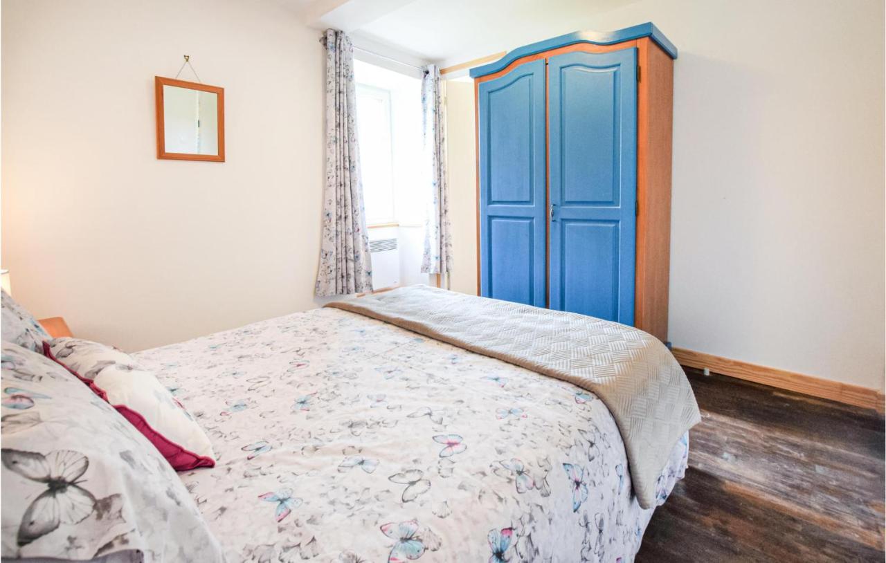 Awesome Home In Saint-Sever-Calvados With Kitchen Eksteriør bilde